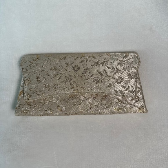 Pegi Paris Vintage Cream and Gold Floral Clutch Purse - Picture 1 of 7